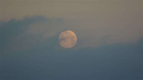 vollmond im juli|Vollmond im Juli: Der Mond und seine Wanderung .